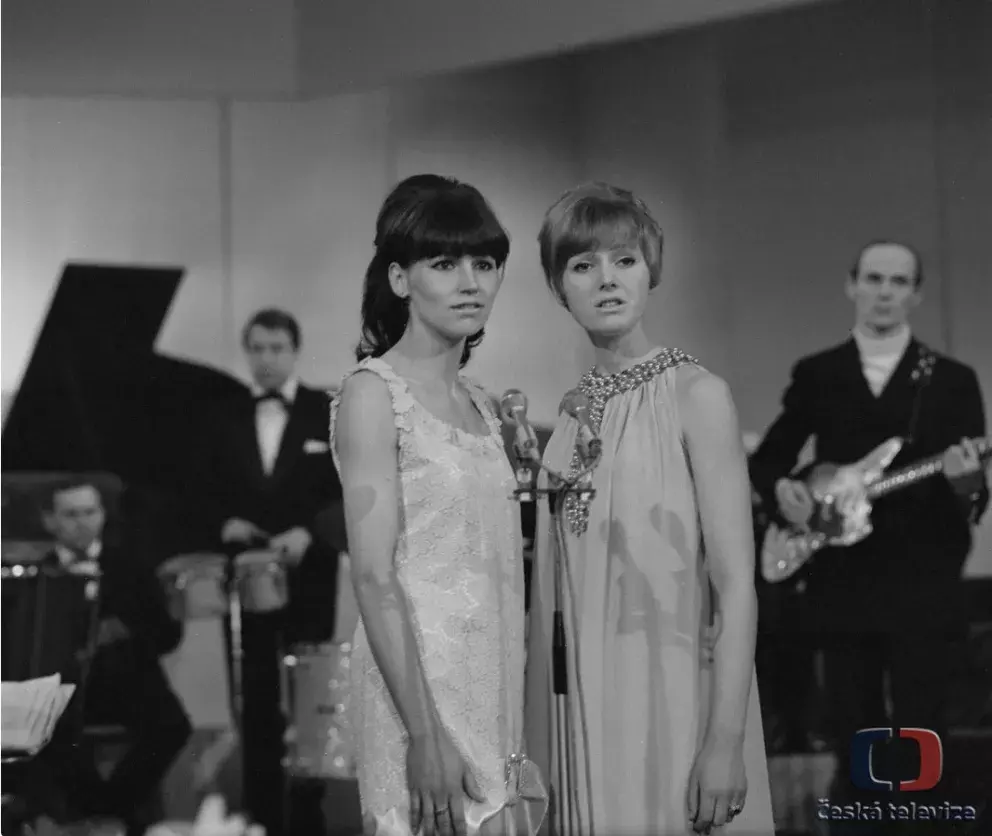 Marta Kubišová, Helena Vondráčková