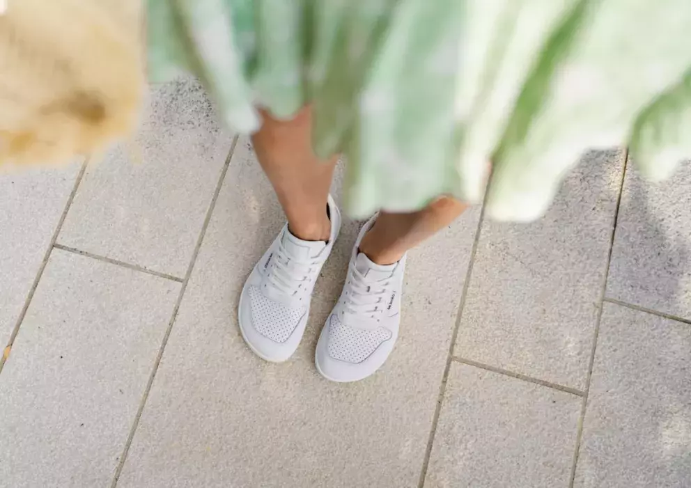bílé tenisky
