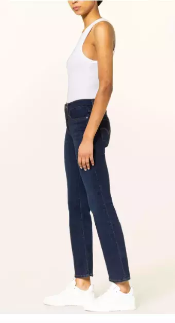 <p>Levi's, Bootcut džíny 315, 2599 Kč</p>
