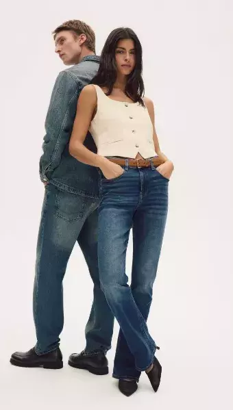 <p>Džíny Bootcut, tmavěmodrá, 699 Kč</p>
