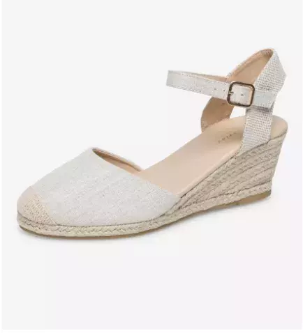 <p>Espadrilky, CCC, 599 Kč</p>
