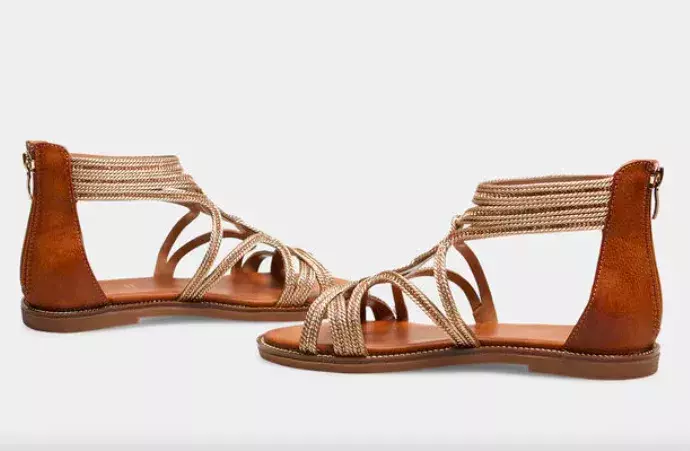 <p>Páskové sandály, Baťa, 1499 Kč</p>
