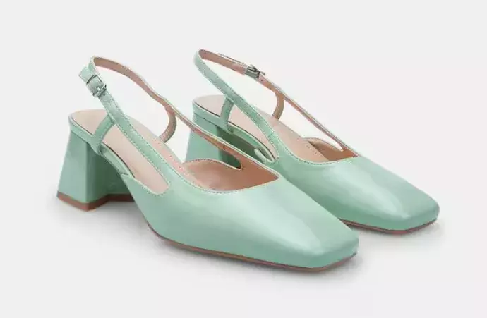 <p>Slingback lodičky, Baťa, 1499 Kč</p>
