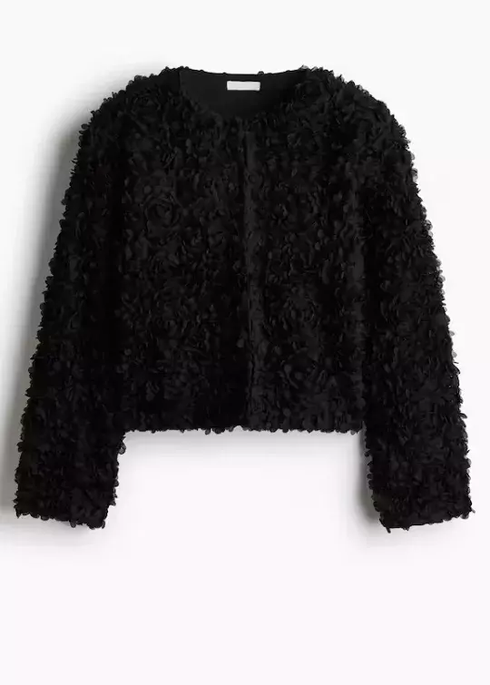 Kabátek s aplikacemi, H&M, 579 Kč (původní cena 1 199 Kč)