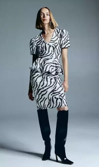 Pouzdrová sukně s flitrovým vzorem, H&M, 2 999 Kč