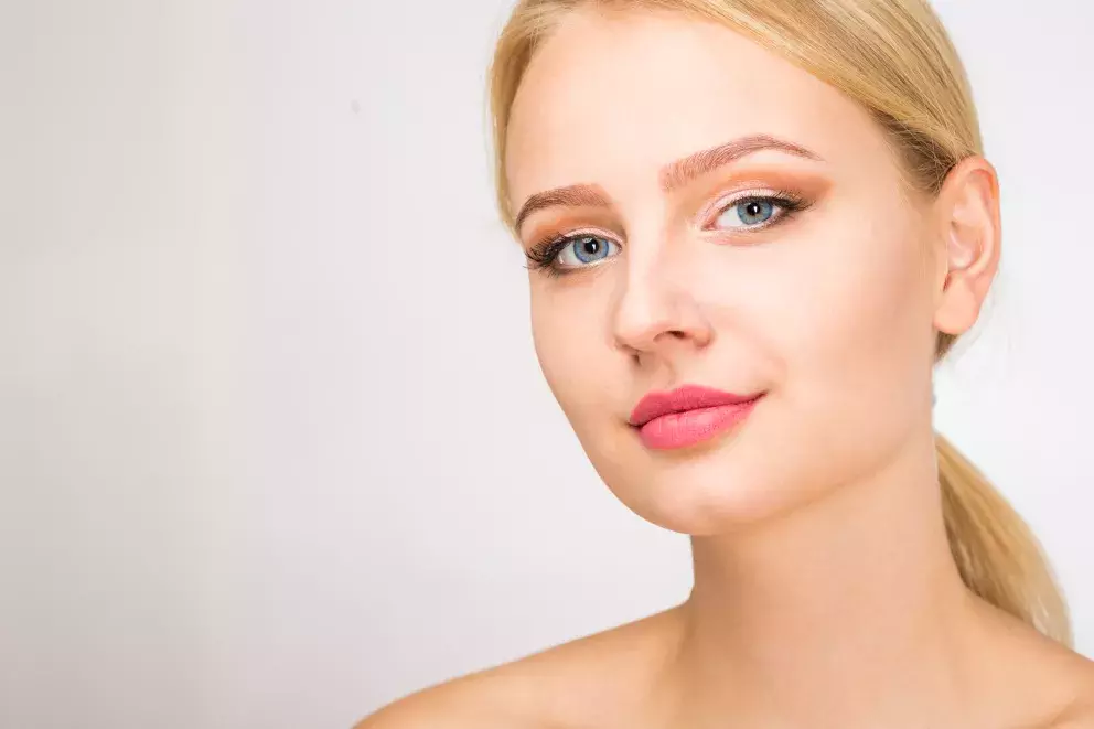 <p>Krátké vlasy můžete oživit sponkami, které jsou nyní trendy. </p>
