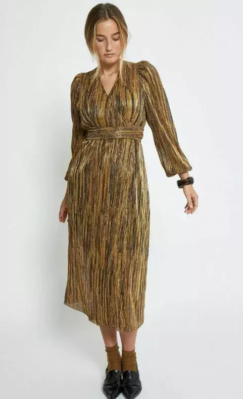 Zlaté šaty s výraznou strukturou, PEPPERCORN, 2 250 Kč