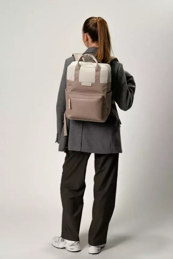 Béžový batoh do města, Kapten & Son, 2 937 Kč