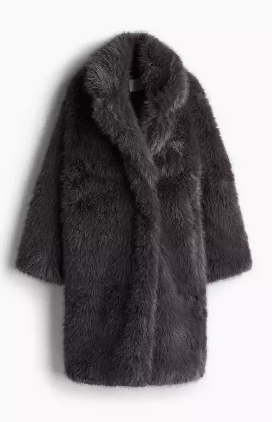 Kožešinový kabát, H&M, 1 699 Kč