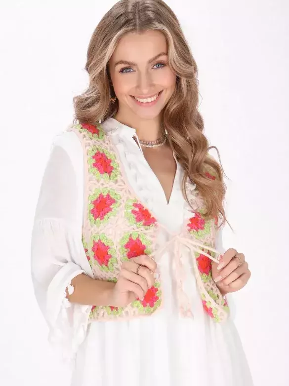 Háčkovaná vesta, IZIA, 3 249 Kč