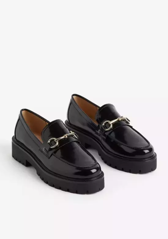 Mokasíny s řetízkem, H&M, 1 899 Kč