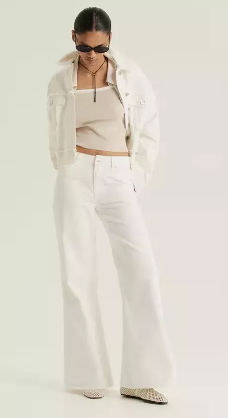 Zvonové džíny, H&M, 359 Kč (původní cena 839 Kč)