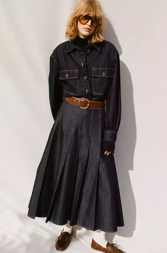 Skládaná džínová sukně s vysokým pasem, H&M, 1 459 Kč