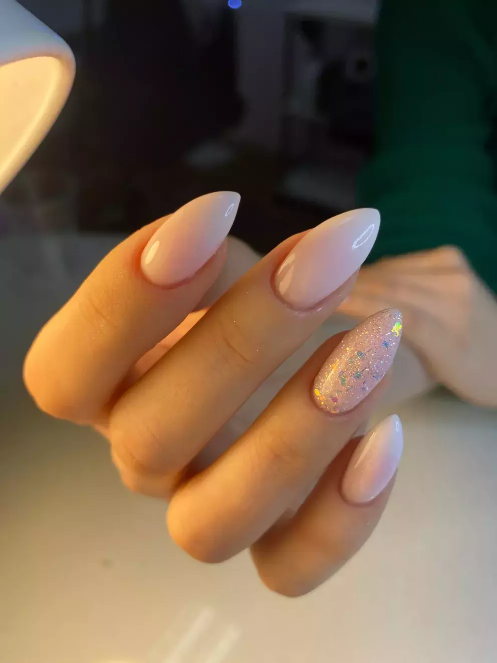 zdobené nehty, jarní manikúra