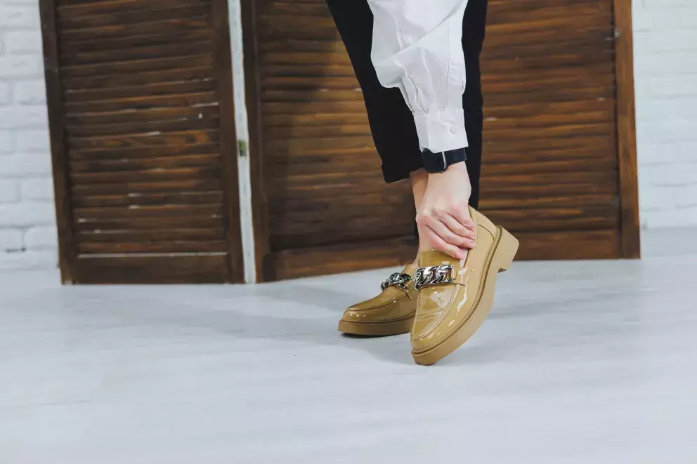 elegantní mokasíny se sponou