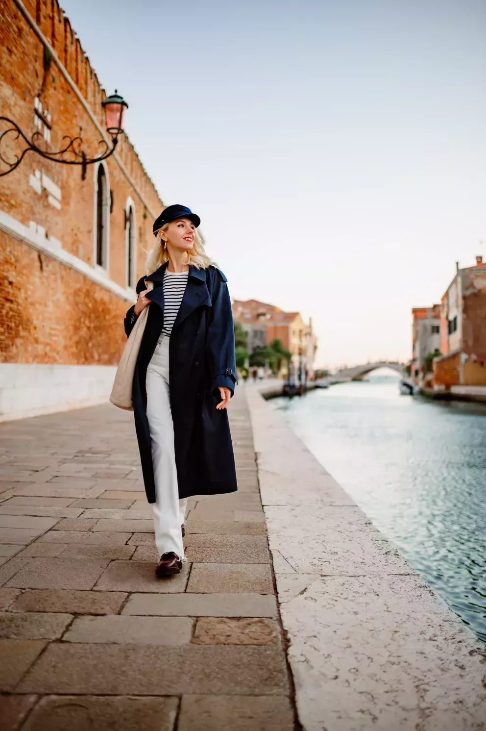 žena v námořnickém stylu