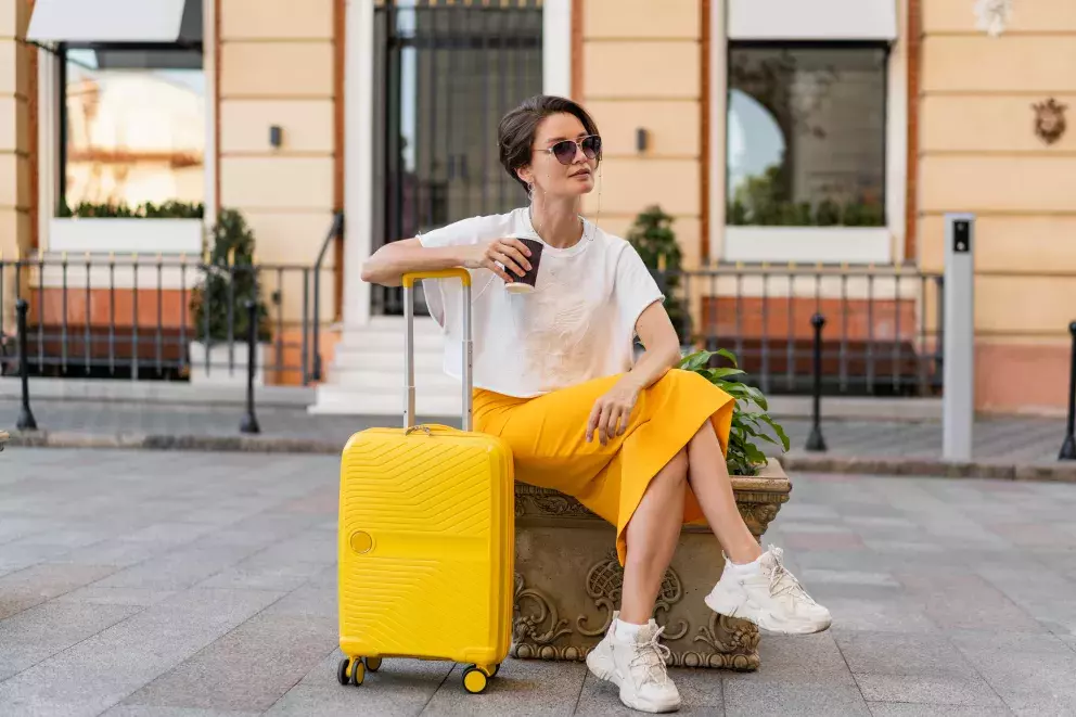 žlutá pouzdrová sukně