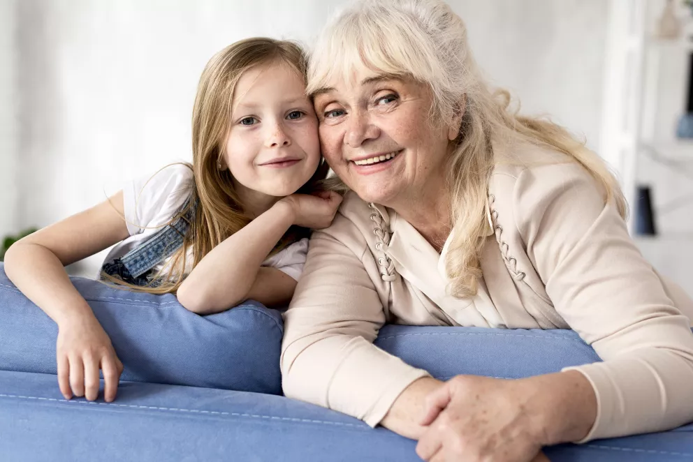 babička, vnučka, péče