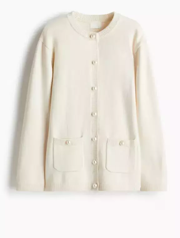 Propínací svetr s knoflíkovými detaily, H&M, 379 Kč (původní cena 959 Kč)