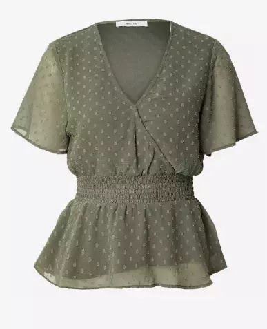 Šifon a tyl: Jak nosit jemné trendy látky jara 2025