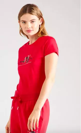 Čím nahradit výstřih do V u žen 60+