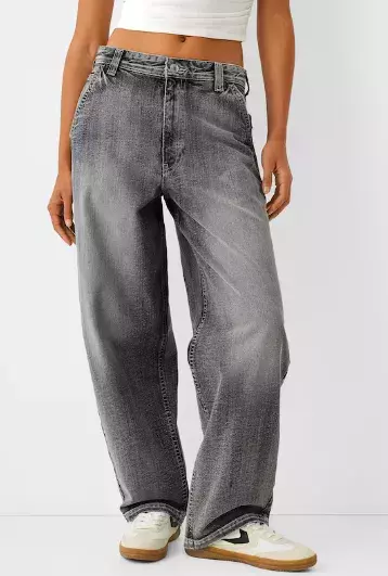 Zkrácené nebo až na zem. Správné délce džínů je třeba naslouchat