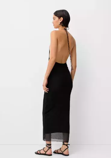 Šifon a tyl: Jak nosit jemné trendy látky jara 2025