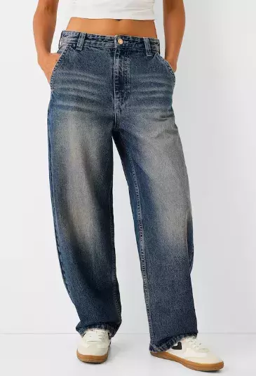 Barrel džíny nahradily rovné nohavice