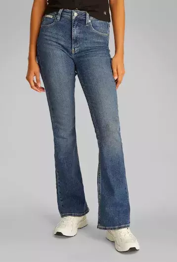 Zkrácené nebo až na zem. Správné délce džínů je třeba naslouchat