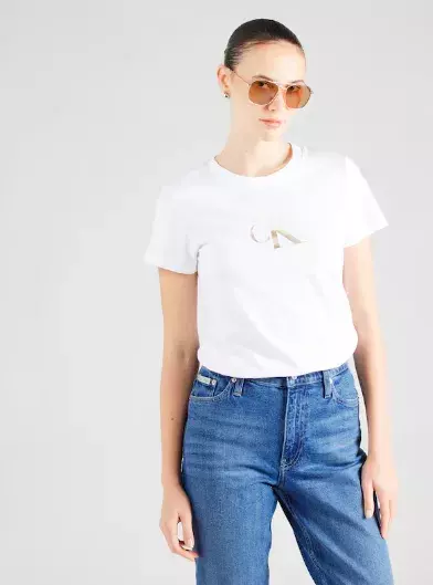 Čím nahradit výstřih do V u žen 60+