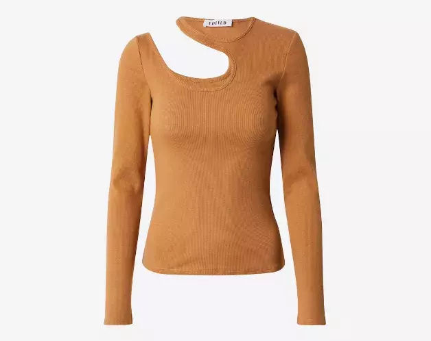 Čím nahradit výstřih do V u žen 60+