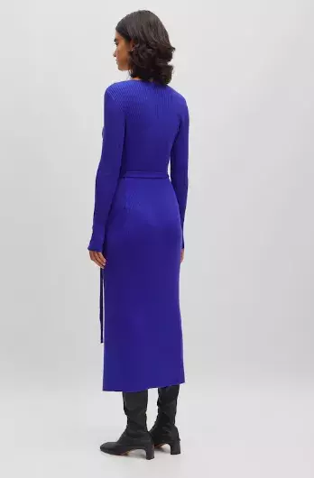 Úpletové šaty jako trend roku 2025