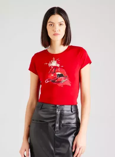 Čím nahradit výstřih do V u žen 60+