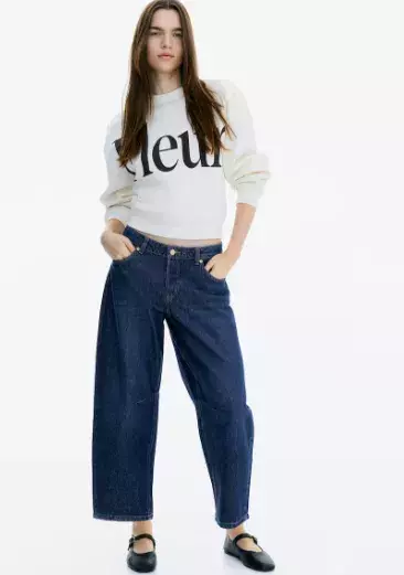 Barrel džíny nahradily rovné nohavice