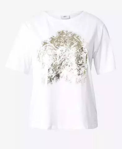 Čím nahradit výstřih do V u žen 60+