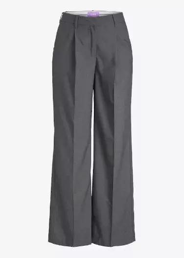 Volná saka a kalhoty hlásí návrat k čistým liniím. Přivítejte jaro pohodlně a stylově