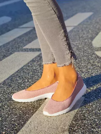 Baleríny z průhledné síťoviny