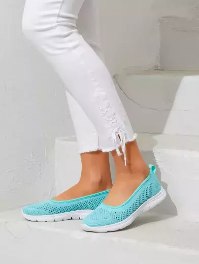 Baleríny z průhledné síťoviny