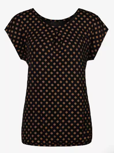 Čím nahradit výstřih do V u žen 60+