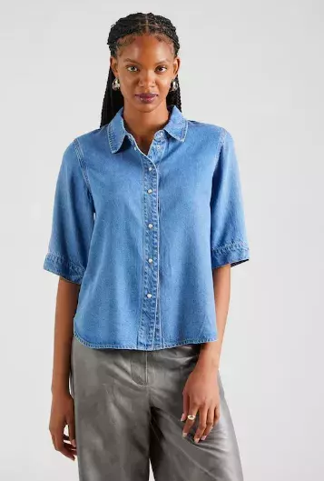 Klasické džíny? Už nikdy víc. Na jaře 2025 se nosí všechno jiné než klasika