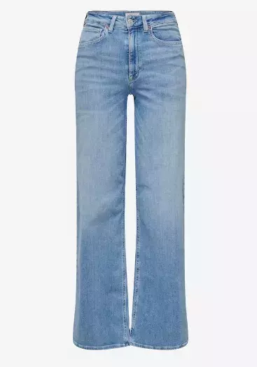 Zkrácené nebo až na zem. Správné délce džínů je třeba naslouchat