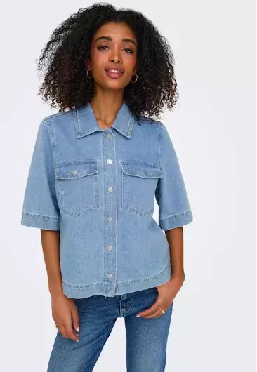 Klasické džíny? Už nikdy víc. Na jaře 2025 se nosí všechno jiné než klasika