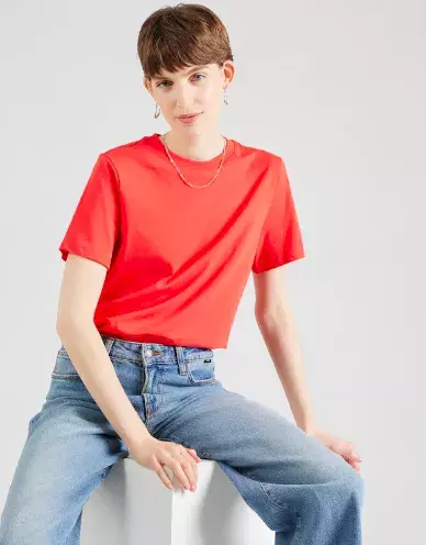 Čím nahradit výstřih do V u žen 60+