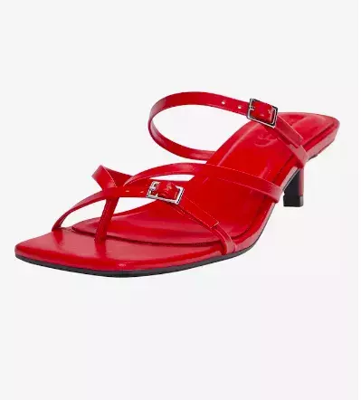 Nudí vás bílá? Pak obujte boty v jedné z trendy barev roku 2025