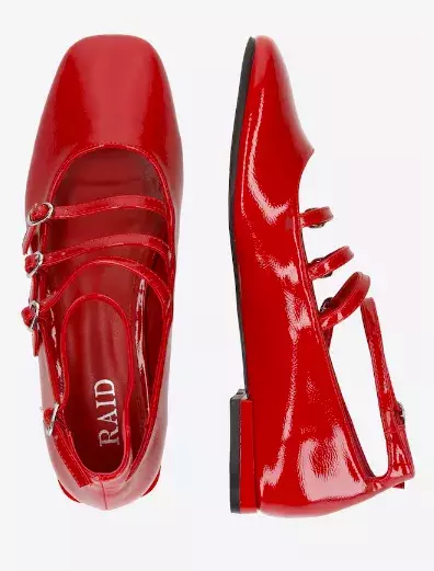 Nudí vás bílá? Pak obujte boty v jedné z trendy barev roku 2025