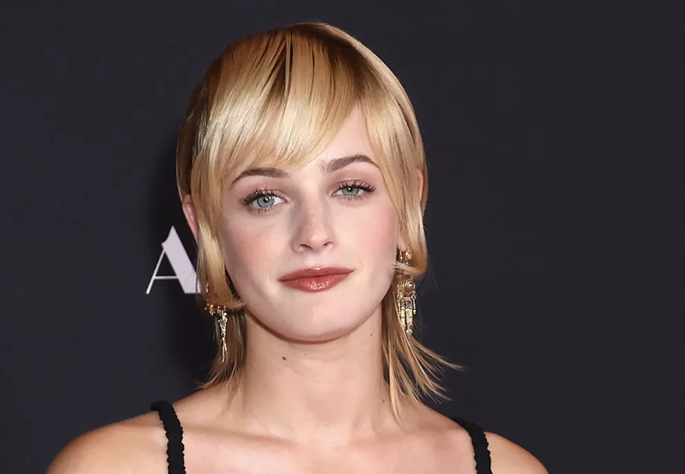  Esther McGregor v Pixie Mullet