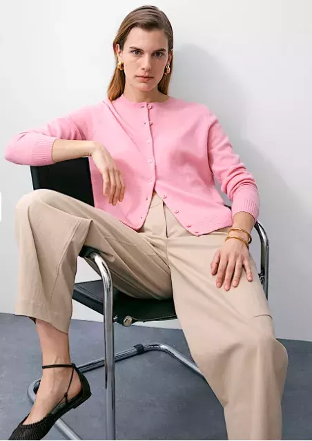 <p>Kašmírový svetr Marks&Spencer, 3499 Kč</p>
