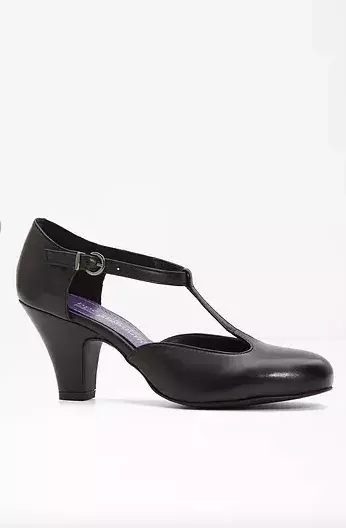 <p>Kožené lodičky s páskem přes nárt, Bonprix, 1149 Kč</p>
