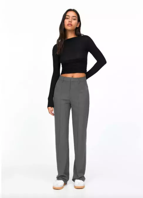 <p>Kalhoty Pull&Bear, 699 Kč</p>
