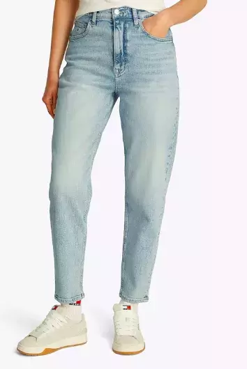 Zkrácené nebo až na zem. Správné délce džínů je třeba naslouchat